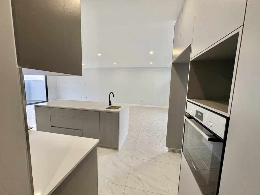 To Let 4 Bedroom Property for Rent in Sandown Western Cape